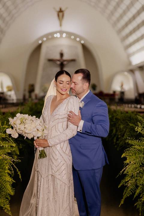 Inspiração de ensaio para noivos na igreja '