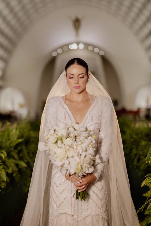 Inspiração de ensaio para noivos na igreja '