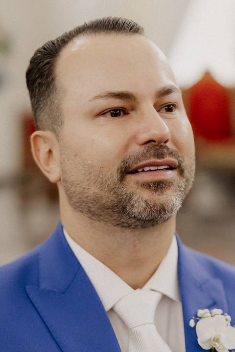 Entrada da noiva em casamento na igreja '