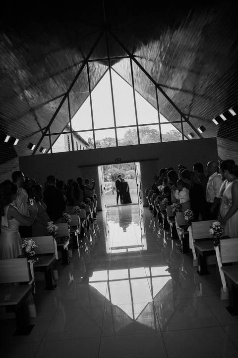 Entrada do noivo na igreja'