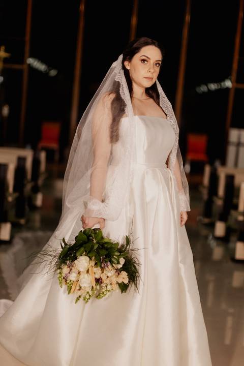 Inspiração de ensaio para noivos na igreja '