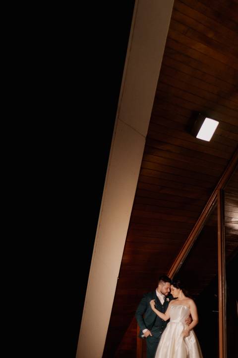 Inspiração de ensaio para noivos na igreja '