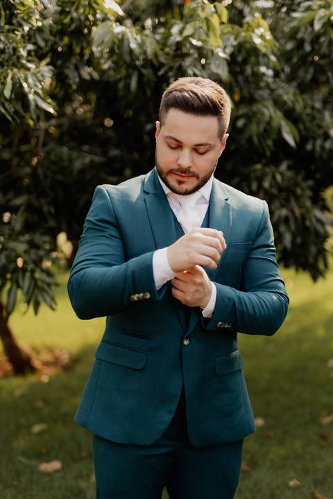 Inspiração de retrato para noivo em making of'