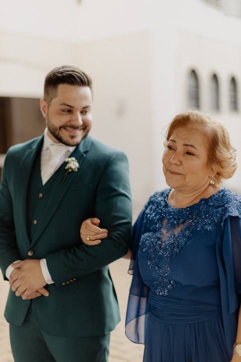 Entrada do noivo na igreja'