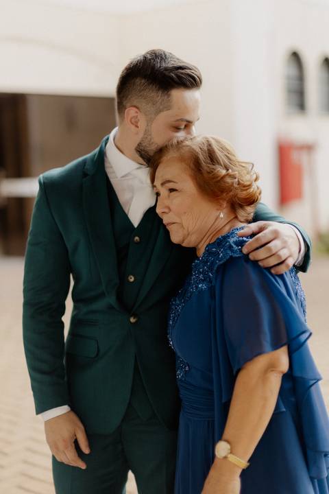 Entrada do noivo na igreja'