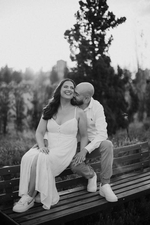 Inspiração de ensaio pré wedding no campo com por do sol'