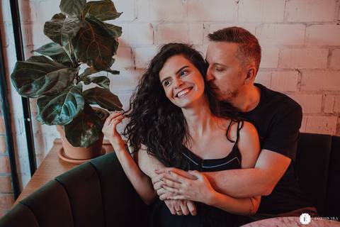 Inspiração de Ensaio Pré Wedding em um Café'