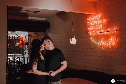 Inspiração de Ensaio Pré Wedding em um Café'