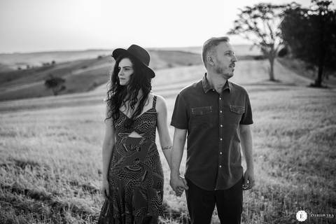 Lindo Ensaio Pré Wedding no Campo'