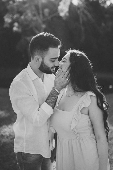 Foto descontraída e super romântica de casal'