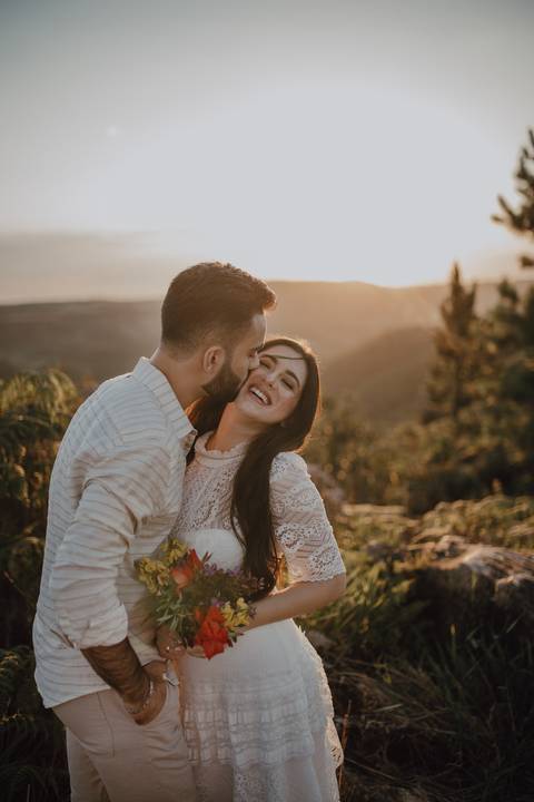 Casal super romântico em ensaio no pôr do sol '