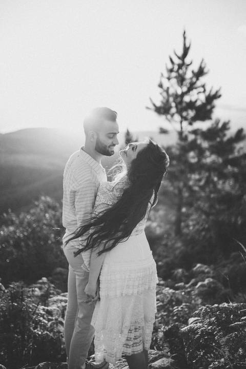 fotos românticas para ensaio de casal ao ar livre no brasil'