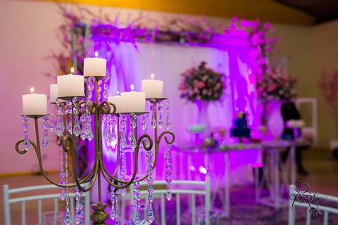 clique de by Eli Matos, painel principal, da festa da Cauane, rosa com velas aparentes'