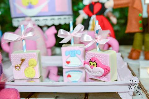 Detalhe do painel principal nmo tema Alice no país das maravilhas, by Eli Matos clicando'