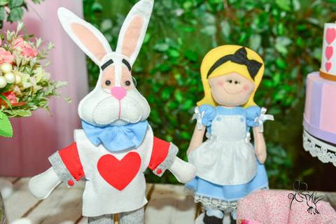 Detalhe dos bonecos da decoração de Alice, by Eli Matos clicou'