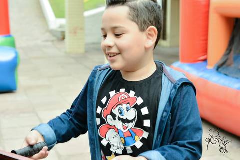 Victor joga pebolim, na sua festa de oito anos, by Eli Matos quem clicou o momento'