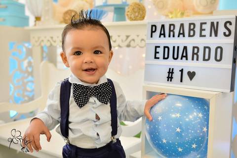 Menino de um ano sorriso abertamente para by Eli Matos'