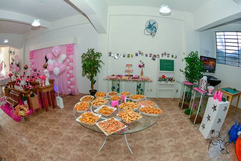 Mesa com salgado na festa da Isadora, clicado por  by Eli Matos'