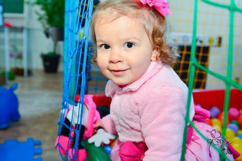  by Eli Matos registra Isadora saindo da piscina de bolinhas'