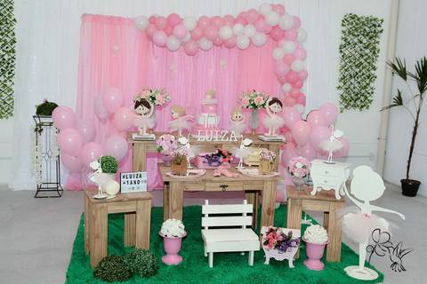 Painel principal com o tema bailarina, na festa da Luiza que fez um ano, no clique de by Eli Matos'