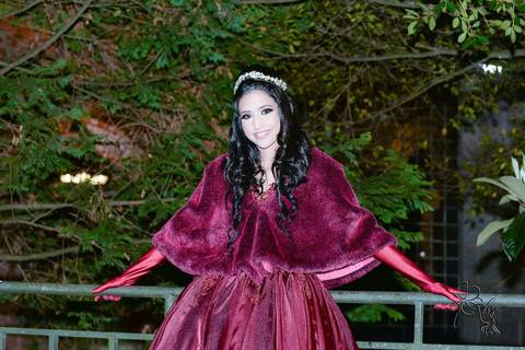 Emily fez 15 anos com um vestido marsala estilo princesa. by Eli Matos, clicando'