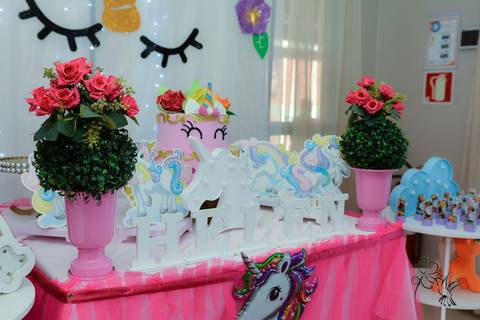 detalhe do painel decoração tema unicórnio, no clique de by Eli matos'