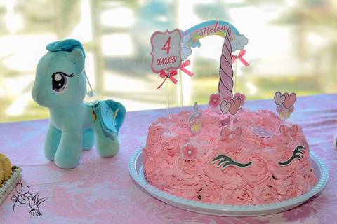 bolo cor de rosa com pônei verde ao lado, by Eli matos clicou'