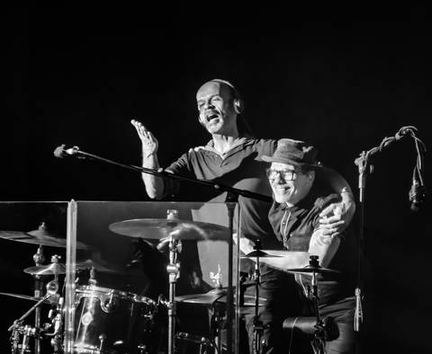 Cesinha, acompanhou a Pitty e o Zeca nas participações. Aqui com Marcelo da Costa'