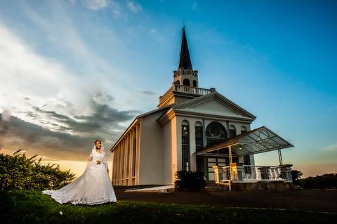 igreja são francisco  do gama  df -  noiva - previa de noiva -  por do sol '