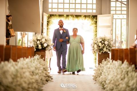 casamento igrejinha são Francisco decorada  - casamento pela manhã noivo e mãe '