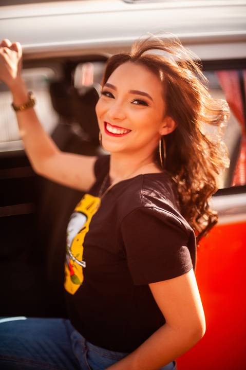 kombi retro  - leticia  rosto e cabelo'