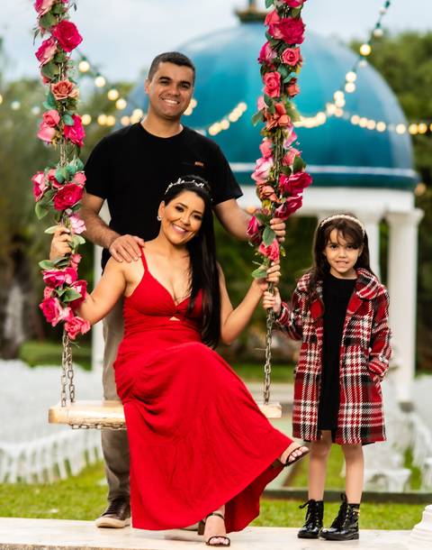 ensaio de casal  iza e Wesley  - familia -  ensaio de campo  -  balaço  e cupula '