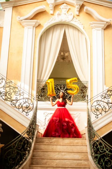 ensaio  fotografico de 15 anos villa Giardinni  - vestido  vermelho - debutante no Villa Giardini'