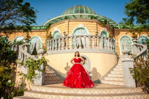 ensaio  fotografico de 15 anos villa Giardinni  - vestido  vermelho - debutante no Villa Giardini'