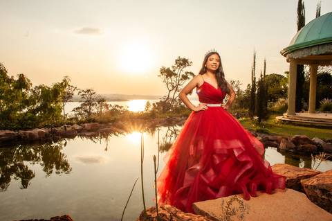ensaio  fotografico de 15 anos villa Giardinni  - vestido  vermelho - debutante no Villa Giardini'