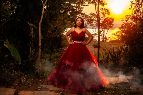 ensaio  fotografico de 15 anos villa Giardinni  - vestido  vermelho - debutante no Villa Giardini'