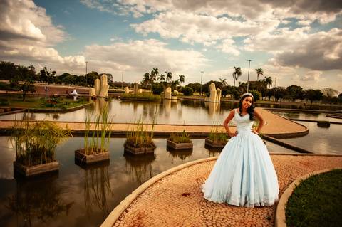 fotografia de debutante - 15 abis debutante  Isabela - ensaio de debutante - 15 anos - vestido azul de debutante  - por do sol debutante - praça dos cristais '