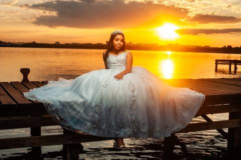 fotografia de debutante - 15 abis debutante  Isabela - ensaio de debutante - 15 anos - vestido azul de debutante  - por do sol debutante '