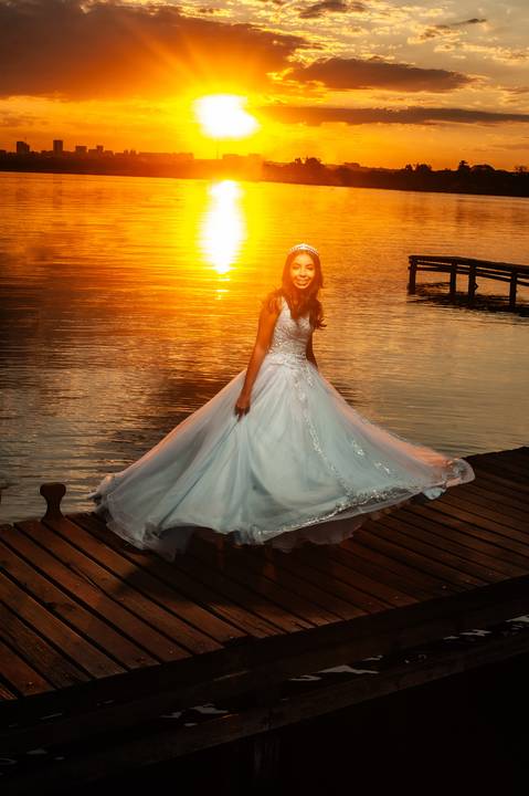 fotografia de debutante - 15 abis debutante  Isabela - ensaio de debutante - 15 anos - vestido azul de debutante  - por do sol debutante '