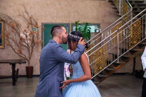 beijo na testa debutante '