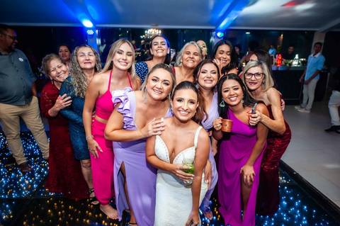 amigas  e noiva da pista de danca '