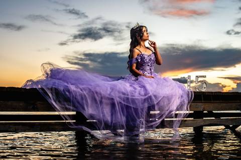 ensaio 15 anos  com vestido de princesa  no lago paranoa df '