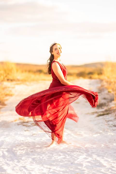 15 ANOS DEBUTANTE  DUNAs DE Areia com vertido vermelho fim do dia'