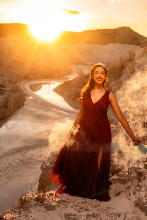 15 ANOS DEBUTANTE  DUNAs DE Areia com vertido vermelho fim do dia pos do sol '