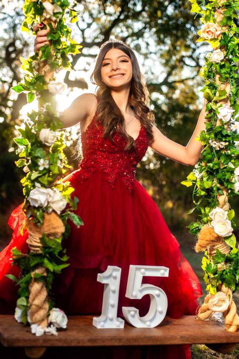 15 anos Maria clara - 15 anos  com vertido vermelho - princesa com balanço  - eminda dom bosco  - '