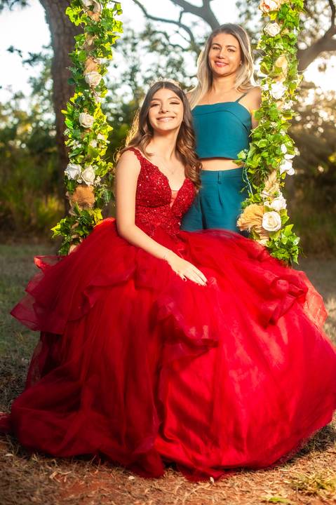 15 anos Maria clara - 15 anos  com vertido vermelho - princesa com balanço  - eminda dom bosco  - com a mãe'