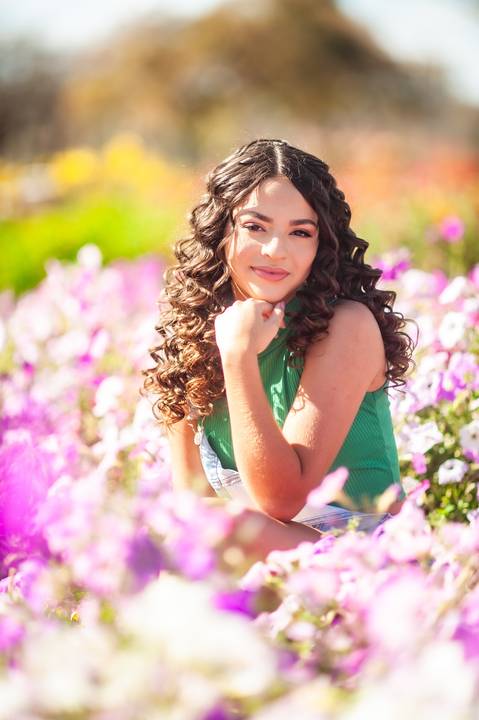 ensaio flores  blusa verde  -  ensaio  de debutante '