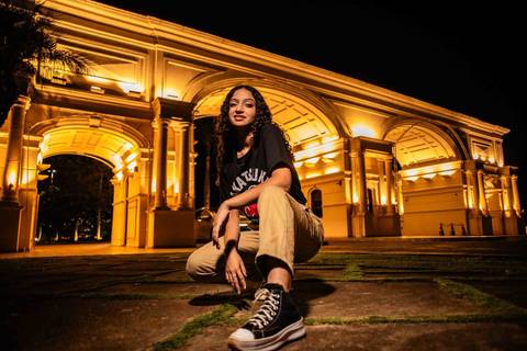 l-   -  ensaio de 15 anos - debutante asterik e  roupa preta  foto noturna '