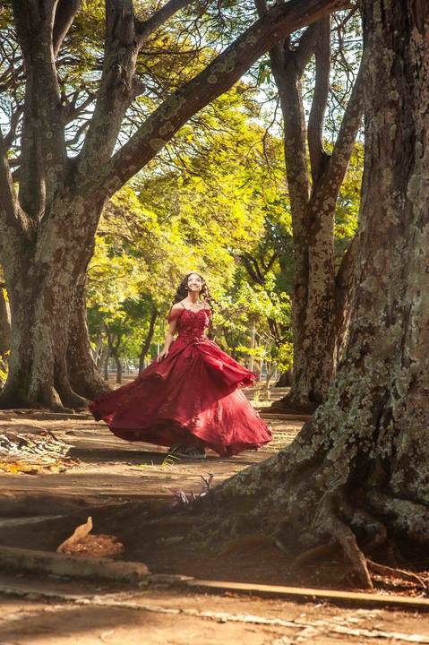 vestido vermelho  - ensaio de princesa -  debutante  15 anos - praça dos cristais '