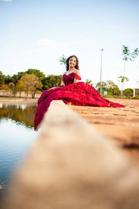 vestido vermelho  - ensaio de princesa -  debutante  15 anos - praça dos cristais '
